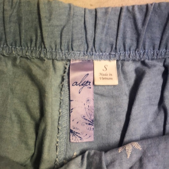 Shorts - Picture 2 of 2